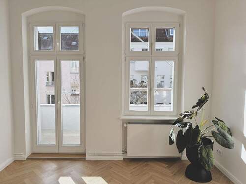 Wohnzimmer 2 - 2 Zimmer Etagenwohnung zum Kaufen in Berlin