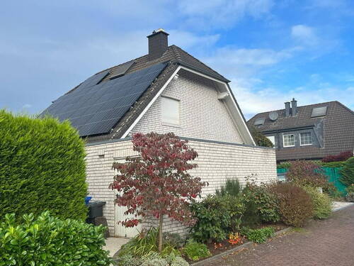 Hausansicht Strasse mit Garage - Einfamilienhaus mit 190,00 m&sup2; in Brüggen zum Kaufen