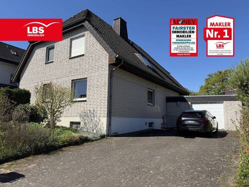 Außenansicht - Großzügige Erdgeschosswohnung mit Terrasse und Garten
