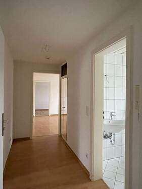 Flur 1 (1).jpeg - 4 Zimmer Etagenwohnung in Schwandorf