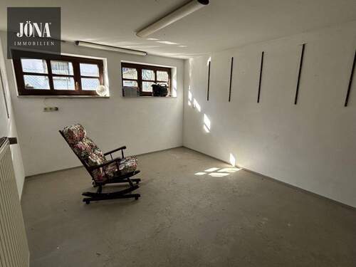 Kellerraum mit separatem Zugang - 