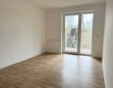 Wohnzimmer mit Küche - Erdgeschosswohnung mit riesiger Terrasse & frisch modernem Wohngefühl