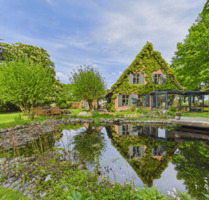 Stilvolles Landhaus auf traumhaftem 1.800 m² Gartengrundstück - Horst (Holstein)