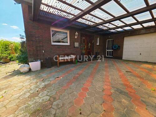 Carport - 5 Zimmer Einfamilienhaus zum Kaufen in Schweindorf