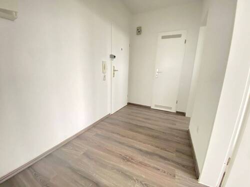 Flur - Frisch renovierte 1 Zimmerwohnung