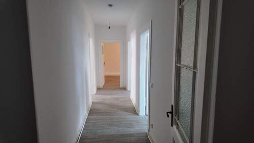 Flur - 3 Zimmer Etagenwohnung zur Miete in Leverkusen