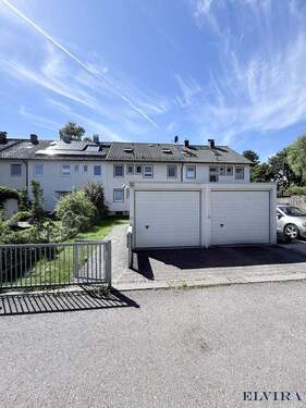 Garagen und Vorgarten - 