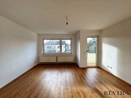 Wohnzimmer 1. OG 3 - 8 Zimmer Reihenmittelhaus in Rosenheim