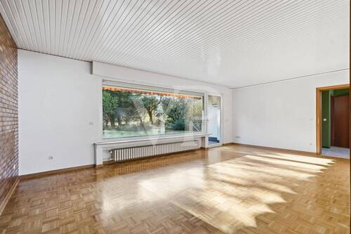 Wohnzimmer mit Blick in den Garten - 