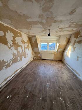 In Renovierung - Schlafzimmer - In Renovierung! Frei ab 01.08.2026 ! Tolle 3-Zimmer Wohnung im 2. OG mit hellem Wannenbad!