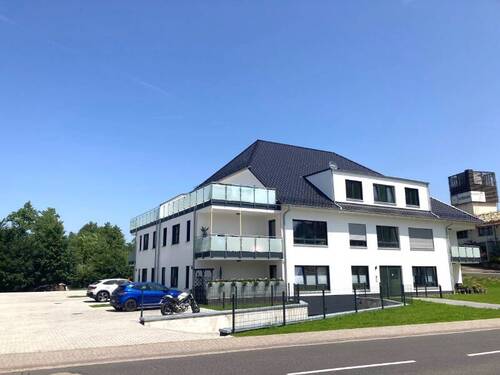 Ansicht Süden (3) - GROSSE 4 ZKB WOHNUNG IN BÖCKELS MIT BALKON UND MODERNEM KOMFORT...