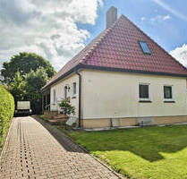 Großes, saniertes Einfamilienhaus mit Garage in einer Wohnsiedlung in Butjadingen-Stollhamm