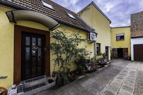 k-Eingang Vorderhaus.jpg - 9 Zimmer Mehrfamilienhaus, Wohnhaus zum Kaufen in Lingenfeld