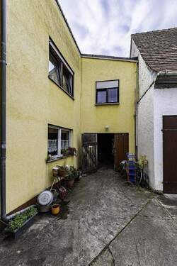 k-Hofansicht Anbau (2).jpg - Mehrfamilienhaus, Wohnhaus mit 216,00 m² in Lingenfeld zum Kaufen