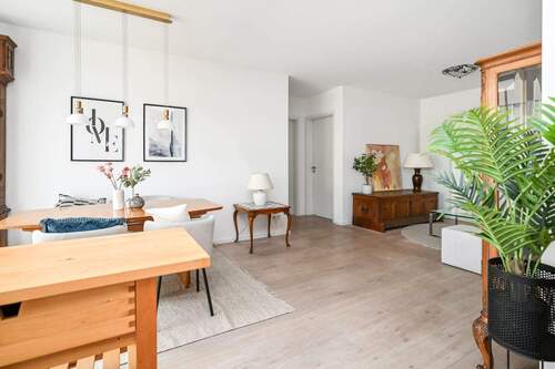 Blick ins Wohn-/ Esszimmer - 2 Zimmer Etagenwohnung in Bielefeld