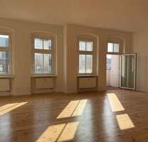 Bezugsfreie, große 3-Zimmer-Altbauwohnung mit Wohnküche, 2 Balkonen & Fahrstuhl - ideal für Familien - Berlin Weißensee