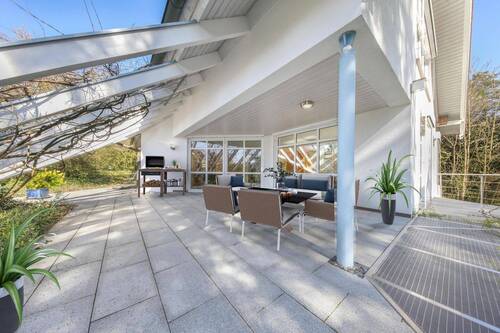 SW-Terrasse virtuell möbliert - 5 Zimmer Einfamilienhaus zum Kaufen in Grafenau