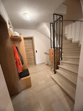 Flur Treppe EG li - 