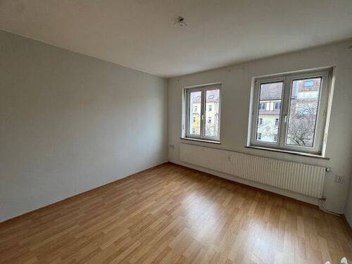 Wohnzimmer - 3 Zimmer Etagenwohnung in Nürnberg