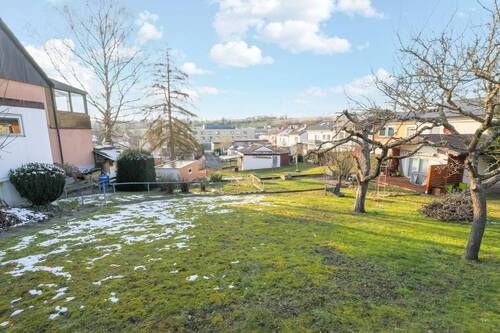 Straßenansicht Richtung Westen - Grundstück zum Kaufen in Königsbach-Stein