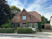 Außenansicht - Historischer Charme trifft modernen Wohnkomfort - Zweifamilienhaus mit Ruhepol im Garten