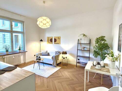 Wohnzimmer - 2-Zimmer saniert in Friedrichshain 