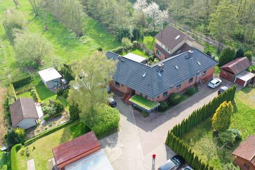 Drohnenaufnahme - Mehrfamilienhaus, Wohnhaus mit 401,00 m&sup2; in Cuxhaven zum Kaufen