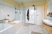 V1435 Badezimmer DG - 
