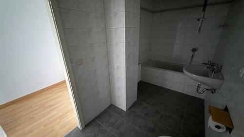 Bad aus einer anderenWhg. im Haus - Etagenwohnung mit 90,00 m&sup2; in Chemnitz zur Miete