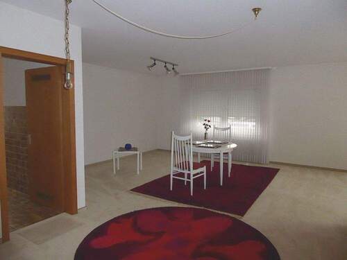 Wohn-Esszimmer - Wenn Sie gerne Treppen steigen: sonnige Wohnung mit Balkon in gepflegtem Mehrparteienhaus