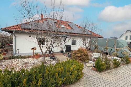 Haus Frontansicht - Ideales Wohnglück - Ihr neues Zuhause - EFH mit Garten