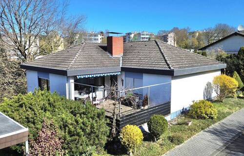 Außenansicht - KL-Nord - Großzügiges, freistehendes Einfamilienhaus im Bungalowstil mit Garage und Carport