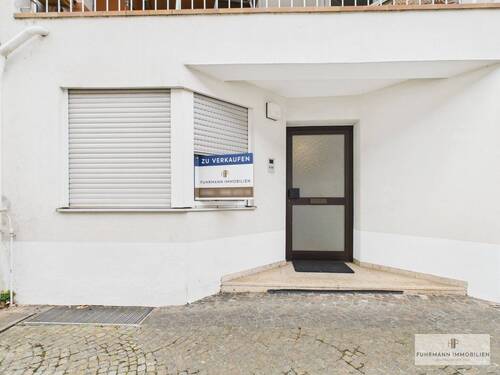 Eigener Zugang mit überdachtem Eingangsbereich - 2 Zimmer Etagenwohnung zum Kaufen in Saarbrücken