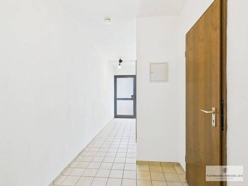 Blick zur Wohnungstür - 