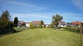 Blick vom Gartenzaun zum Haus - 