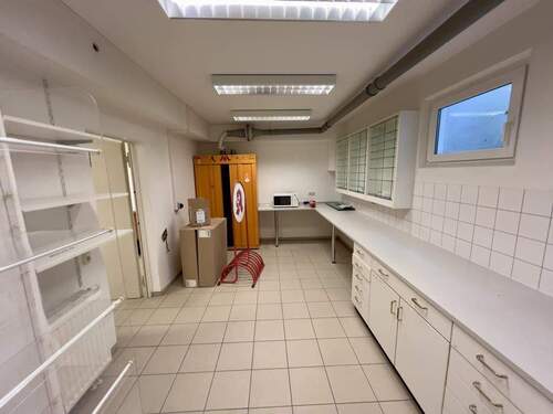 Labor im KG - Blick 2 - 