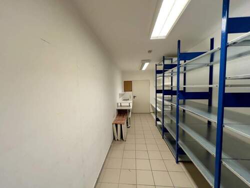 Eingangssituation im KG (vom Treppenhaus) - 