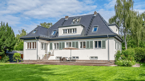 Hausansicht - Architektenjuwel in Wassernähe: Einzigartiges Wohnen auf ca. 1.800 m2 Traumgrundstück