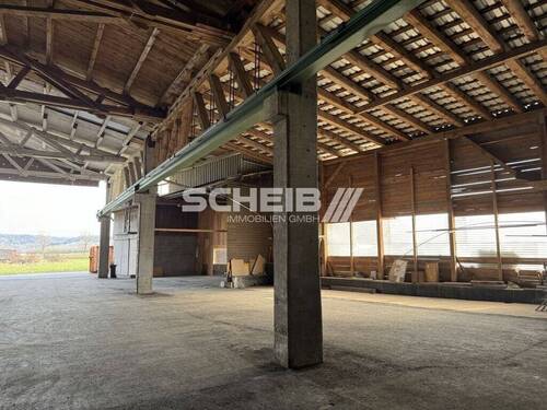 Beton und Holzboden - Halle zur Miete in Diebach