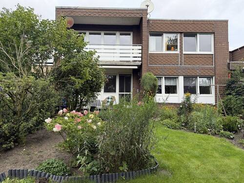 Rückansicht - +++RESERVIERT+++ IMMOBILIEN GUMNIOR präsentiert: Erdgeschosswohnung mit Garten und Garage in Neuenkirchen