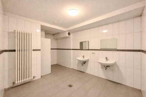 Badezimmer - Mehrfamilienhaus, Wohnhaus in Sankt Georgen im Schwarzwald zum Kaufen