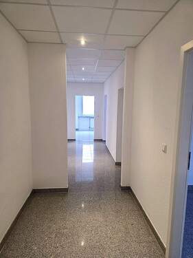 20251219_111755_expose_final.jpg - Repräsentative 72 m² Praxis-Bürofläche mit 2 Stellplätzen in Hanau (1. OG)