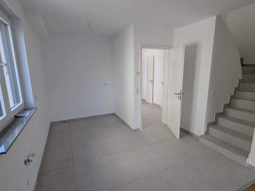 Hier kann Ihre Küche stehen _ - 6 Zimmer Reihenmittelhaus zur Miete in Kabelsketal