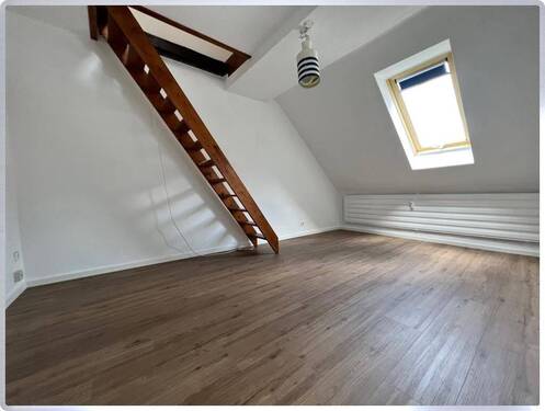 Wohnzimmer - 2 Zimmer Etagenwohnung zur Miete in Stuttgart