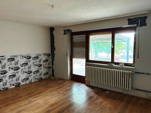 Zimmer im UG mit Ausgang zur Terrasse - 