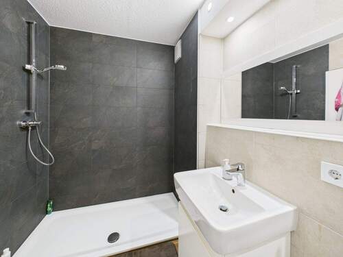 modernisiertes Duschbad - 