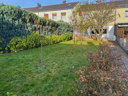 Gartenansicht - Gepflegtes Reihenmittelhaus in ruhiger Lage mit Garten