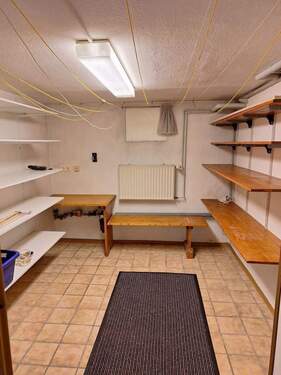 Kellerraum 2 mit Fenster.jpg - 