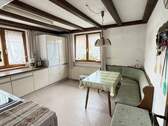 Helle Küche mit EBK im EG - 8 Zimmer Einfamilienhaus in Meßkirch