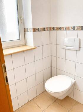 24.10a_Gäste-WC-mit Fenster - 